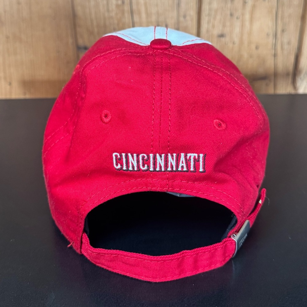 Women’s Cincinnati Reds Glitter “C” Logo 9TWENTY Adjustable Strap Cap Red/White - Picture 6 of 9